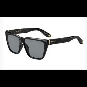 BARELY USED GIVENCHY SUNGLASSES